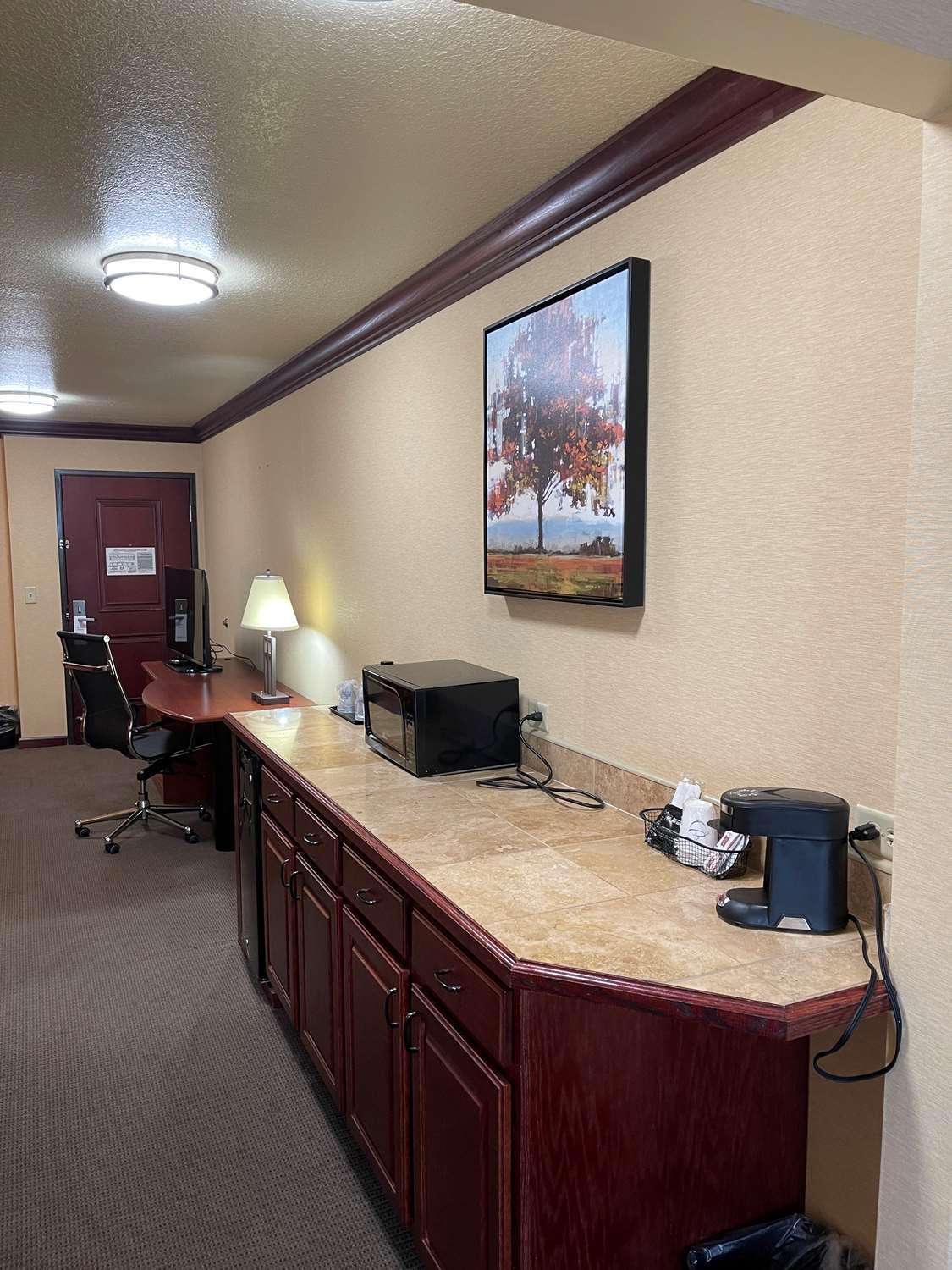 Best Western Coffeyville Central Business District Inn And Suites Zewnętrze zdjęcie